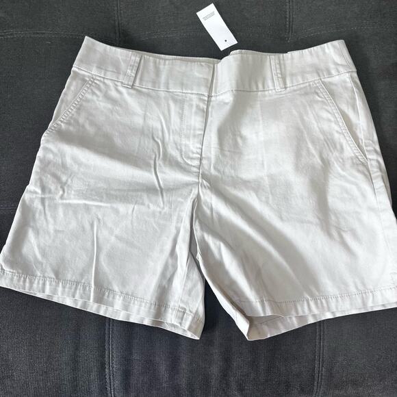 Bundle of 3 New Loft 6" Cotton Women's Shorts Size 8 - Preppy Tan, Grey & Navy - Picture 5 of 10